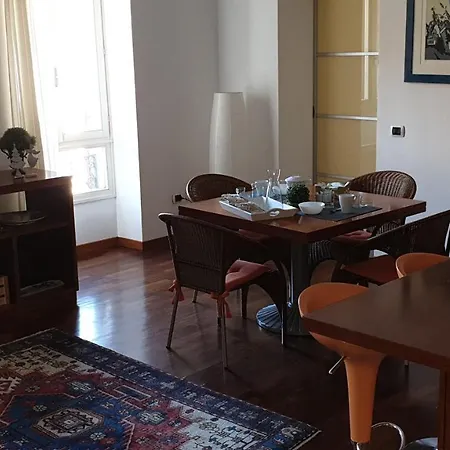 Διαμέρισμα Corso Vannucci 87 *